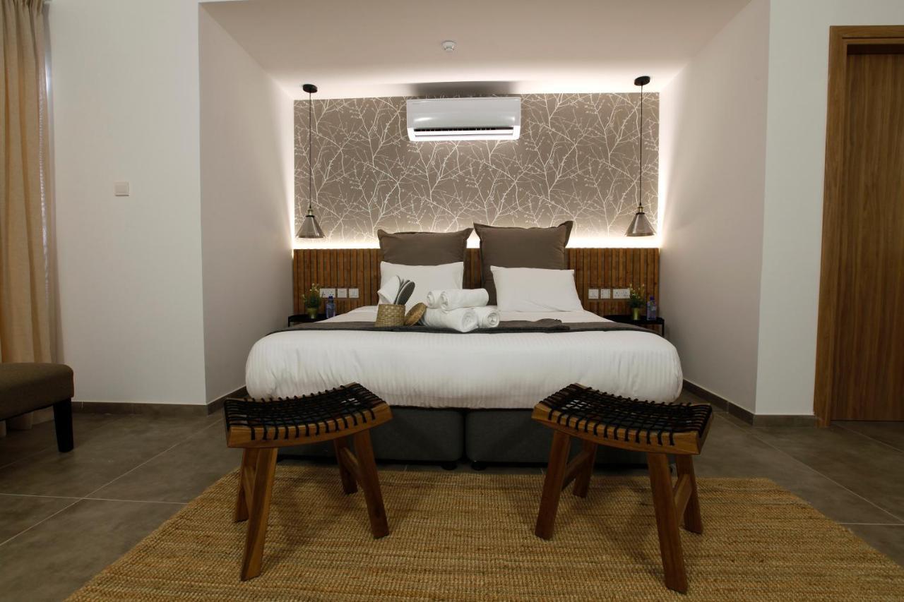 Cosmopolis Multi-Venue Aparthotel Ларнака Екстериор снимка