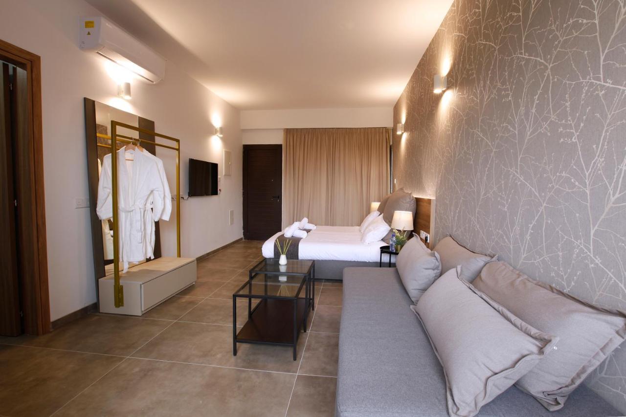 Cosmopolis Multi-Venue Aparthotel Ларнака Екстериор снимка