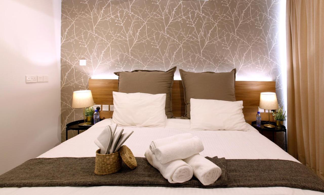 Cosmopolis Multi-Venue Aparthotel Ларнака Екстериор снимка