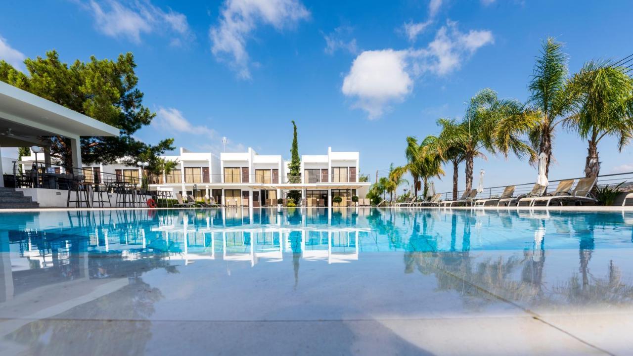Cosmopolis Multi-Venue Aparthotel Ларнака Екстериор снимка